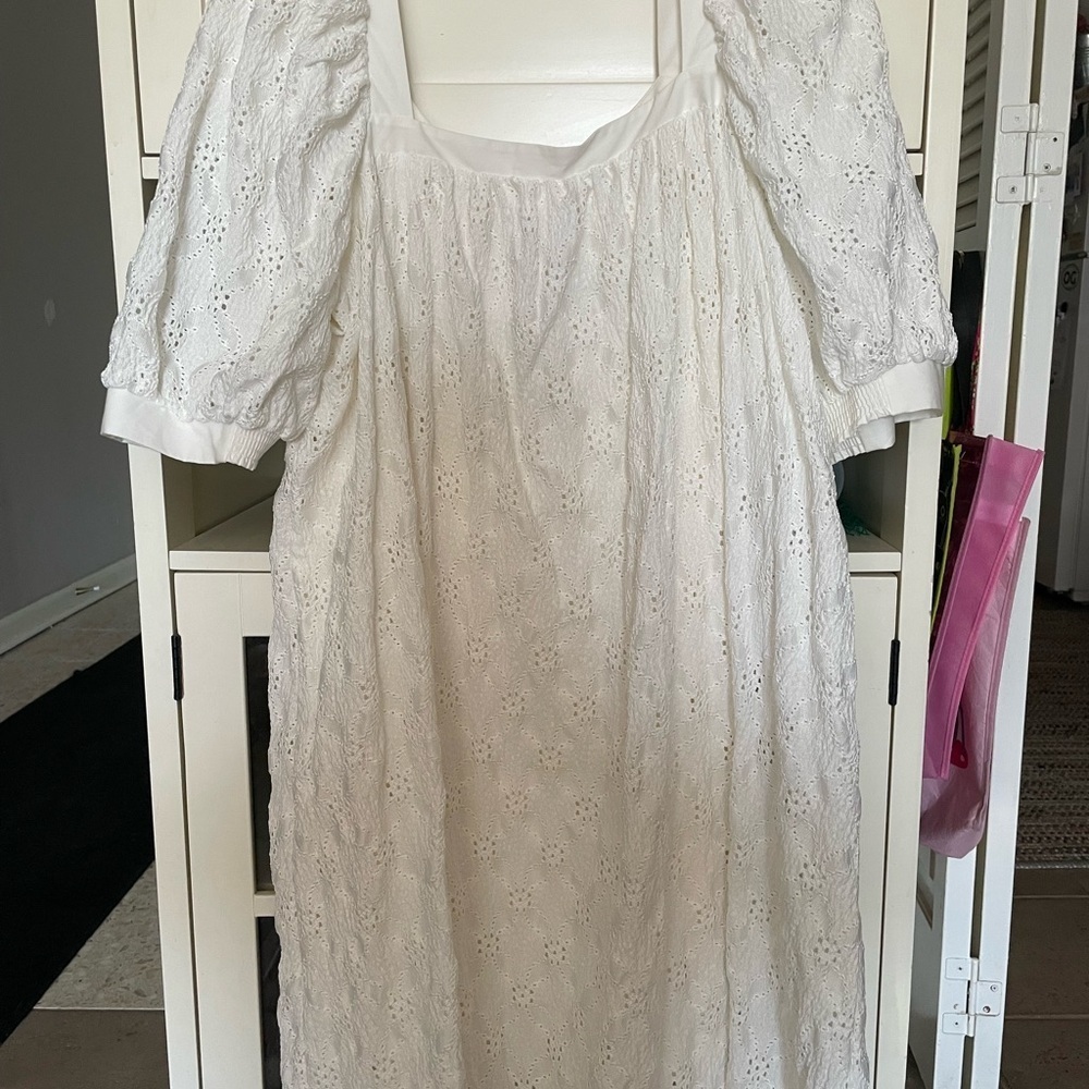🎉🎉HOST PICK 🌟Elegant White Eyelet Dress - Picture 4 of 5